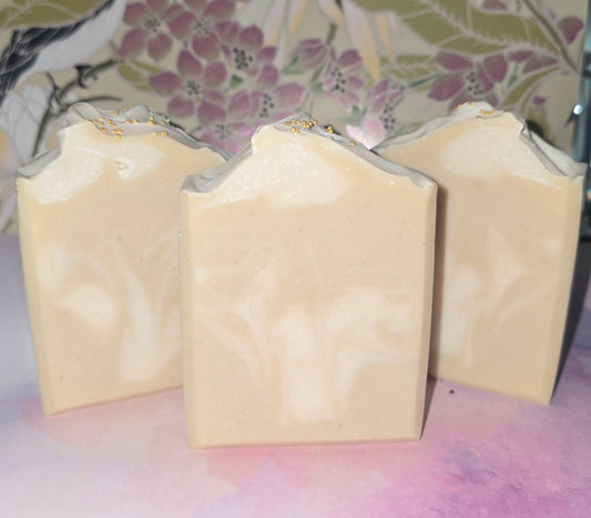Colloidal Oat Bar for sensitive skin.